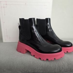 Alexander McQueen Black Ankle Boots with Pink Soles
